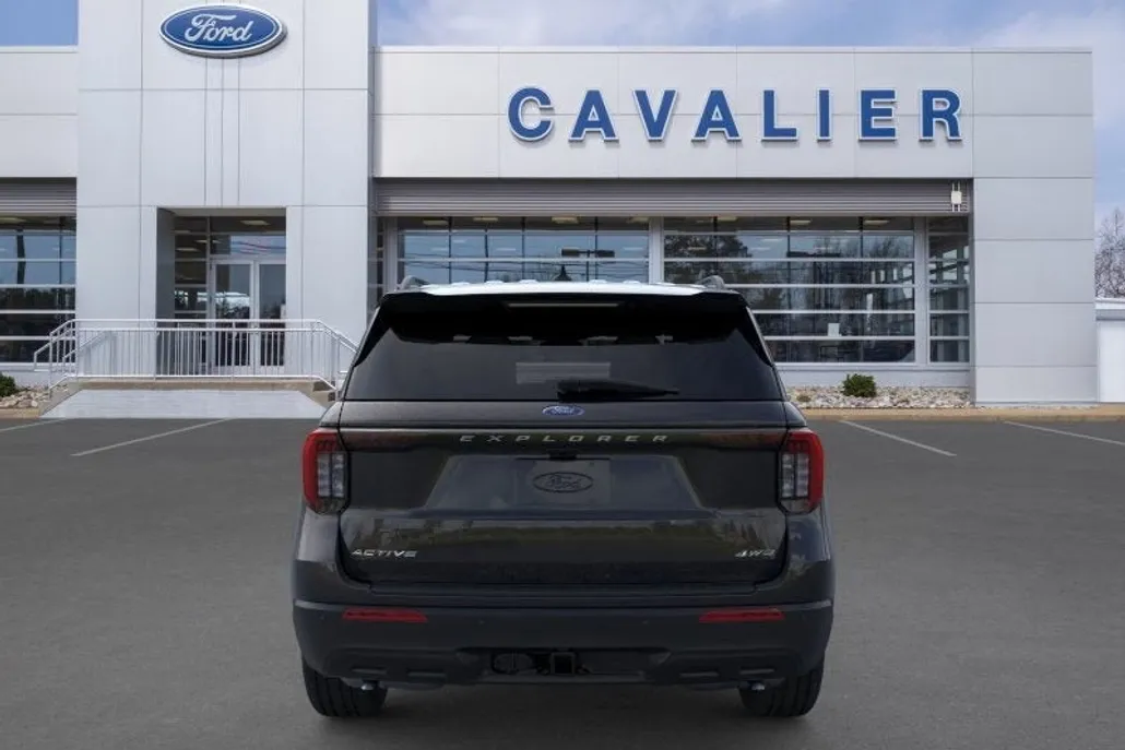 2025 Ford Explorer photo 1