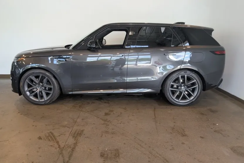 2025 Land Rover Range Rover Sport SE photo 1