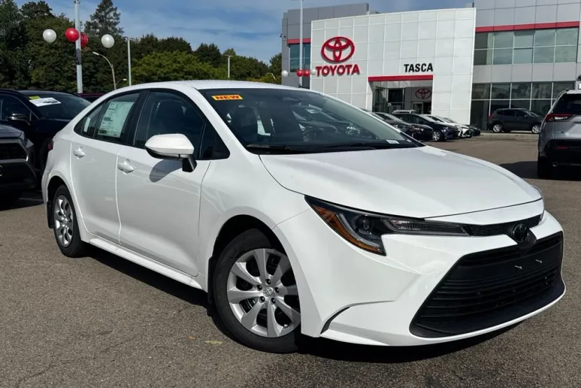 2025 Toyota Corolla LE photo 1