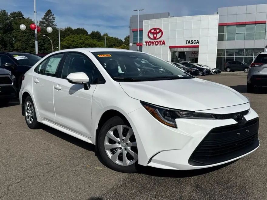 2025 Toyota Corolla LE photo 1