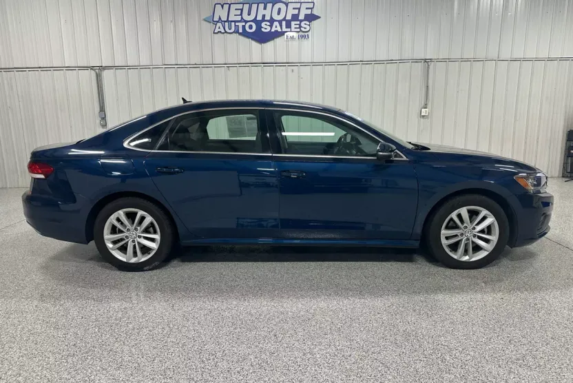 2020 Volkswagen Passat SE photo 1