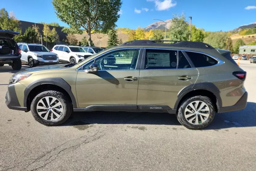 2025 Subaru Outback Premium photo 1