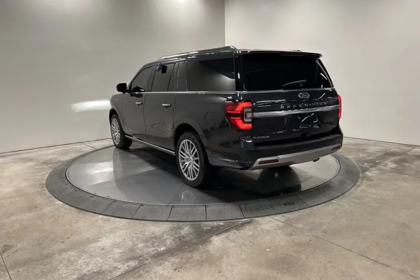 2022 Ford Expedition MAX Platinum photo 1