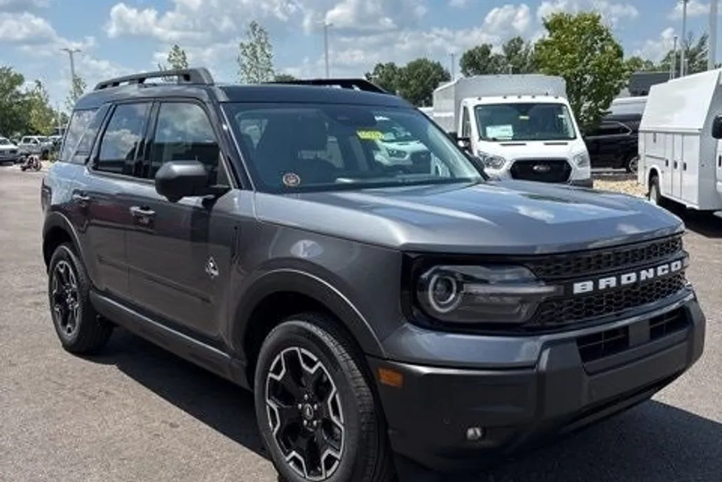 2025 Ford Bronco Sport Outer Banks photo 1
