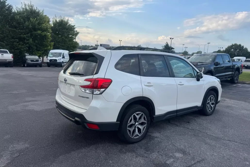 2020 Subaru Forester Premium photo 1