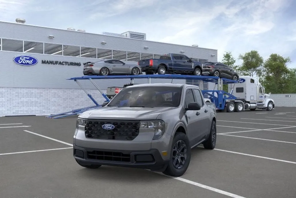 2025 Ford Maverick XLT photo 1