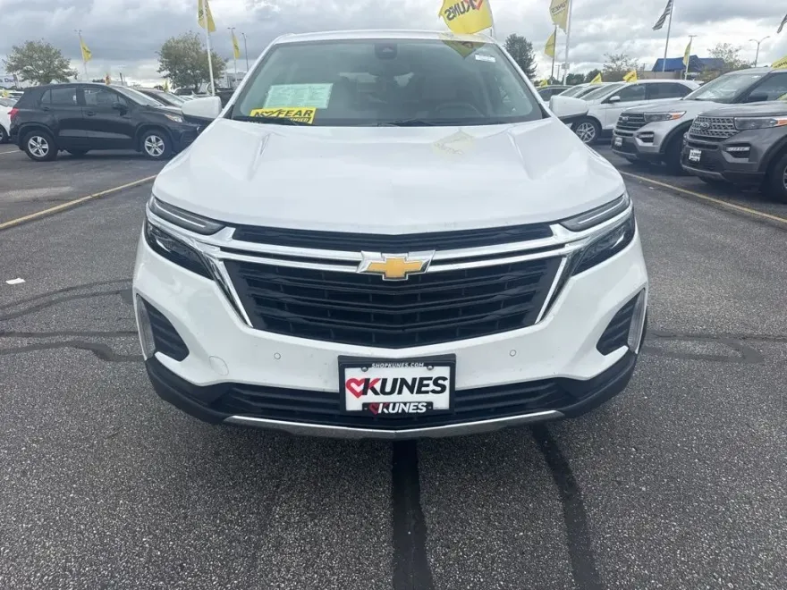 2024 Chevrolet Equinox LT photo 1