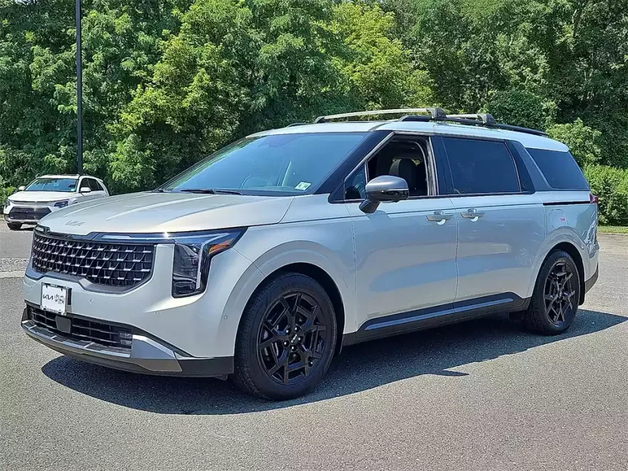 2025 Kia Carnival SX Prestige photo 1