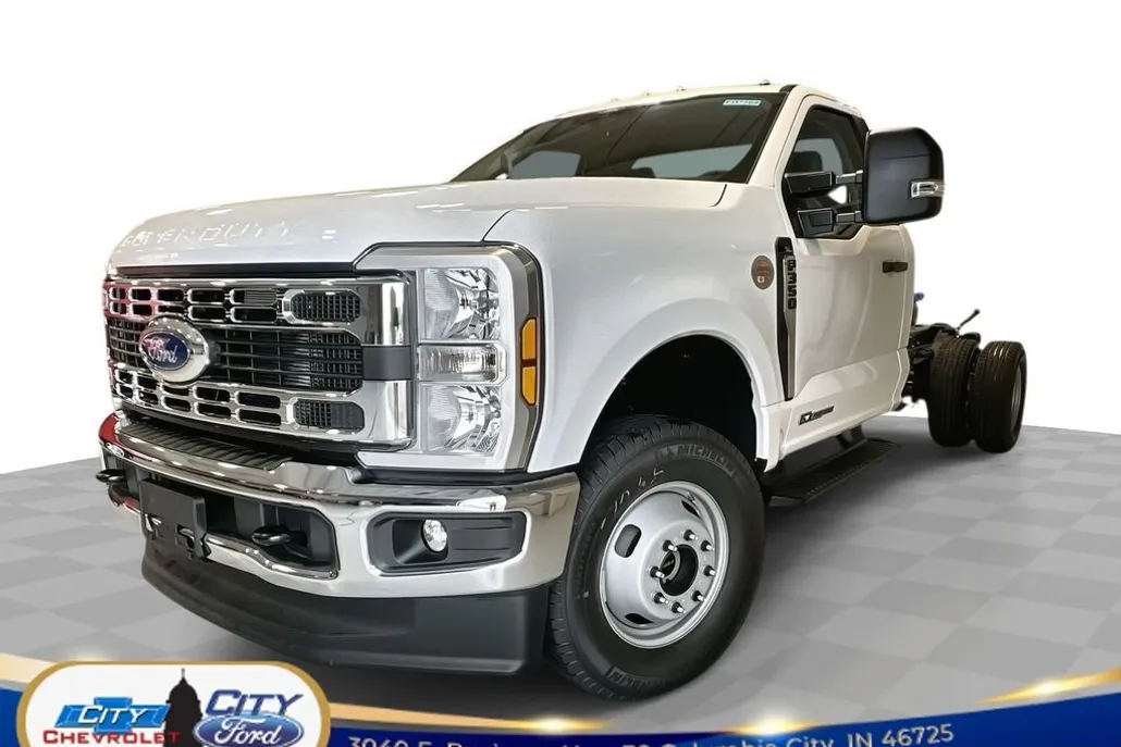2025 Ford F-350 XL photo 1