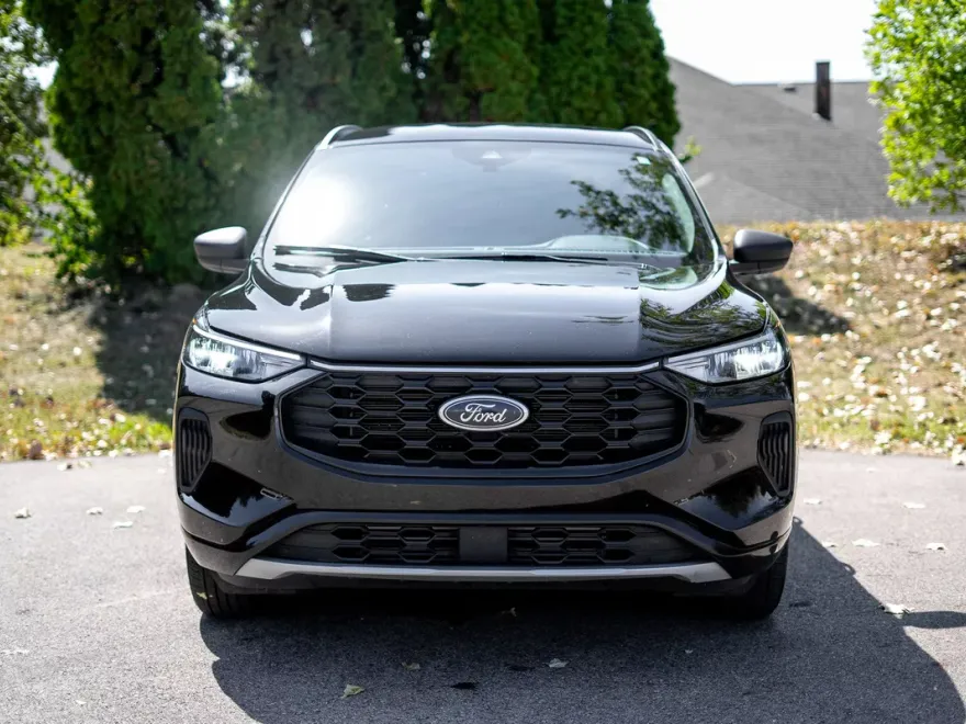 2023 Ford Escape ST-Line photo 1