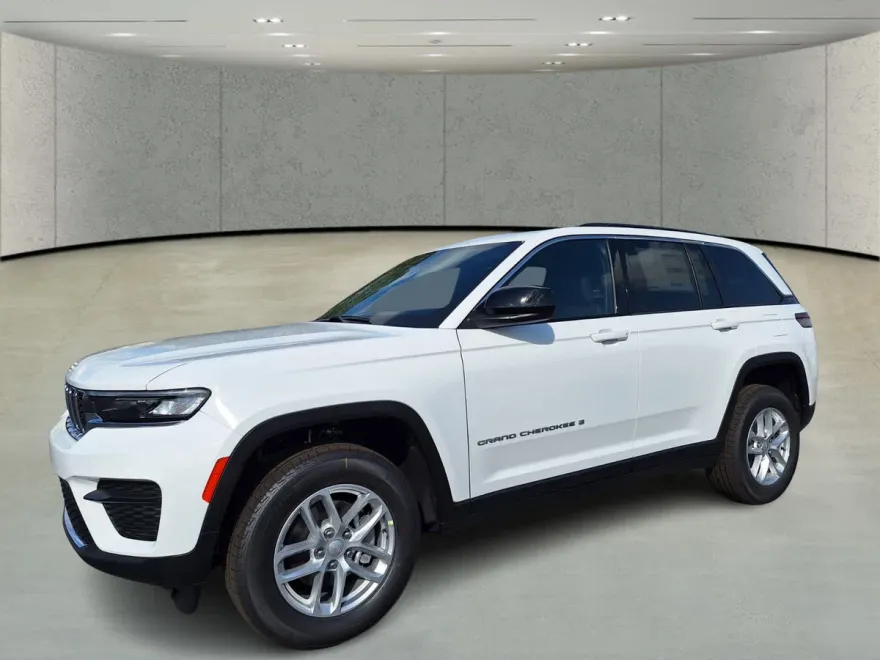 2025 Jeep Grand Cherokee Laredo X photo 1