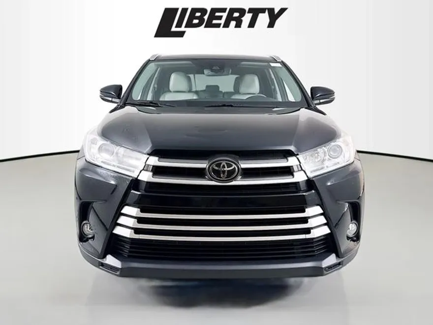 2017 Toyota Highlander XLE photo 1