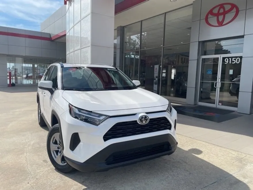 2025 Toyota RAV4 XLE photo 1