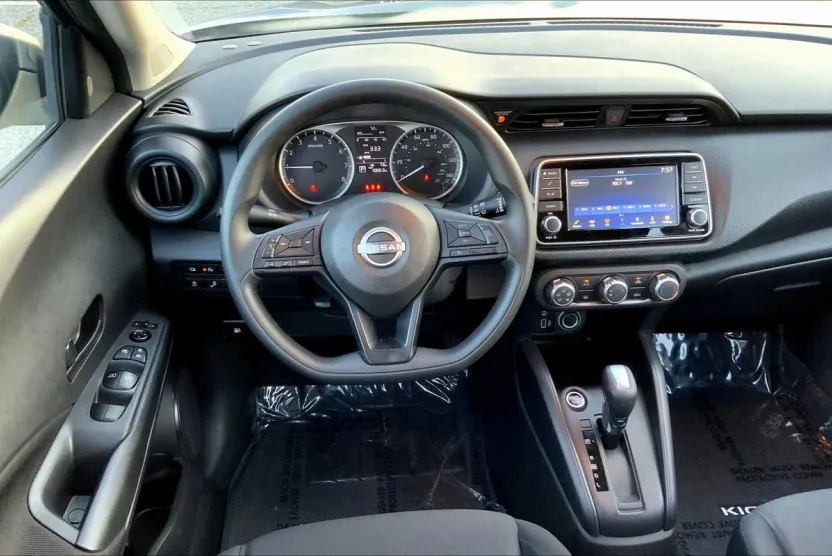 2023 Nissan Kicks S photo 1
