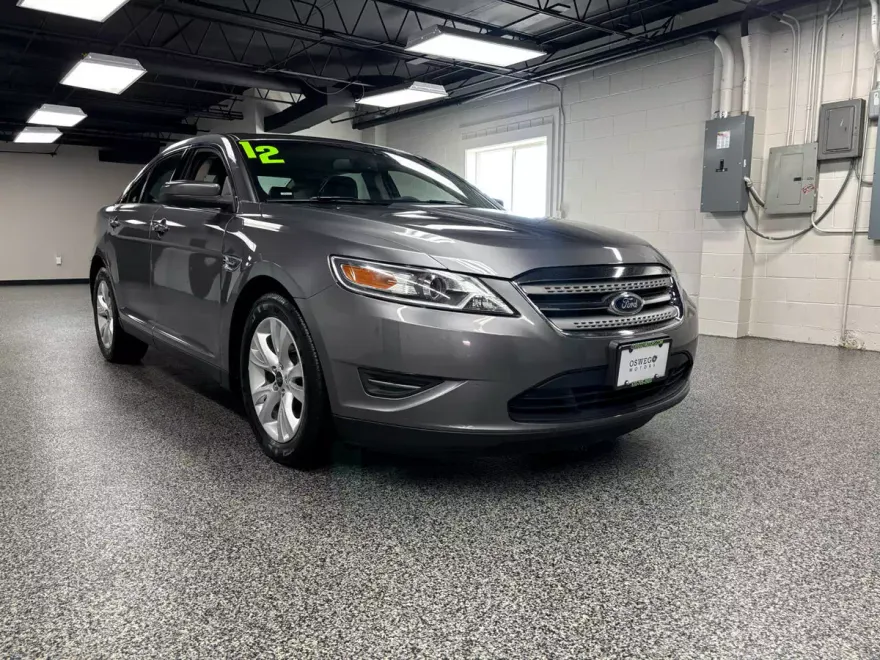 2012 Ford Taurus SEL photo 1