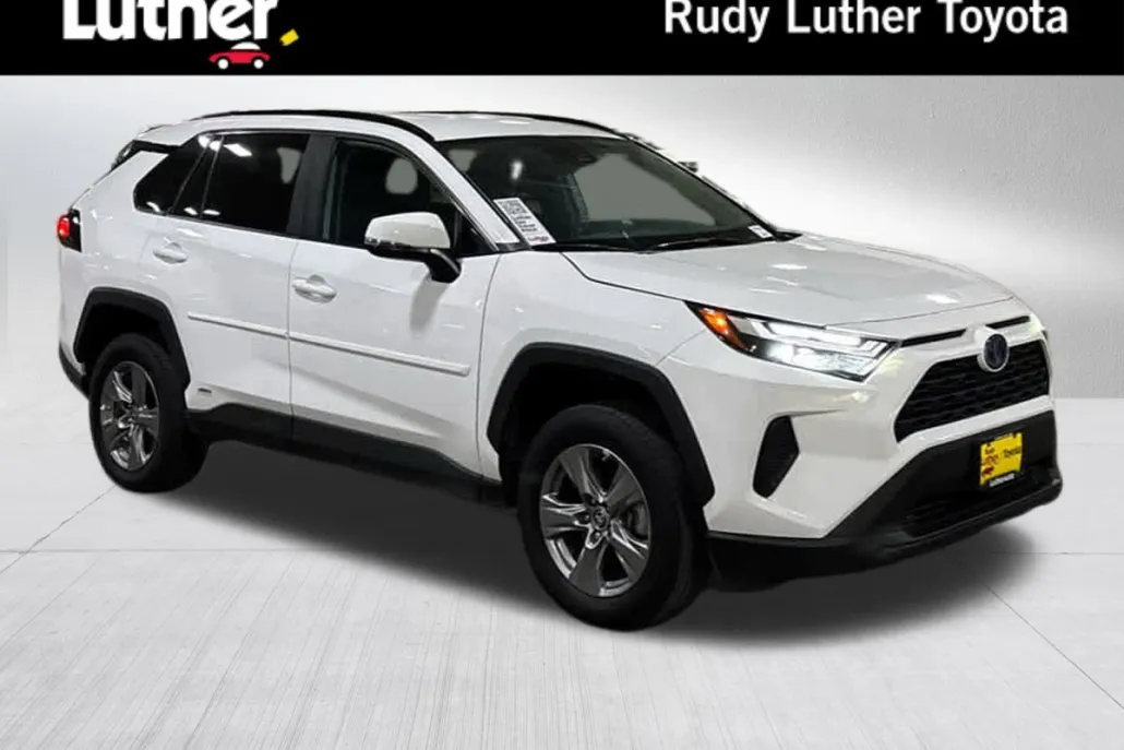 2024 Toyota RAV4 Hybrid LE photo 1