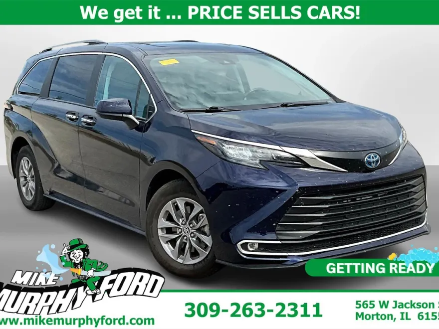 2024 Toyota Sienna XLE photo 1