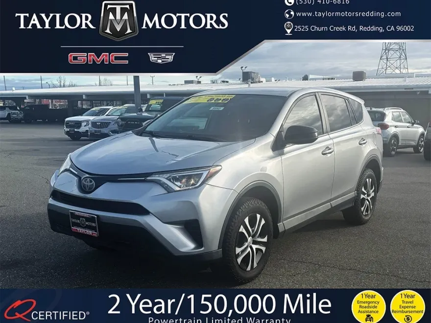 2018 Toyota RAV4 LE photo 1