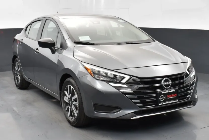 2025 Nissan Versa 1.6 S photo 1