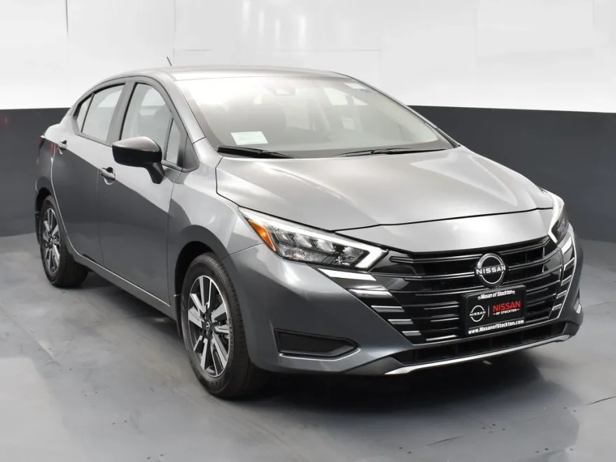 2025 Nissan Versa 1.6 S photo 1