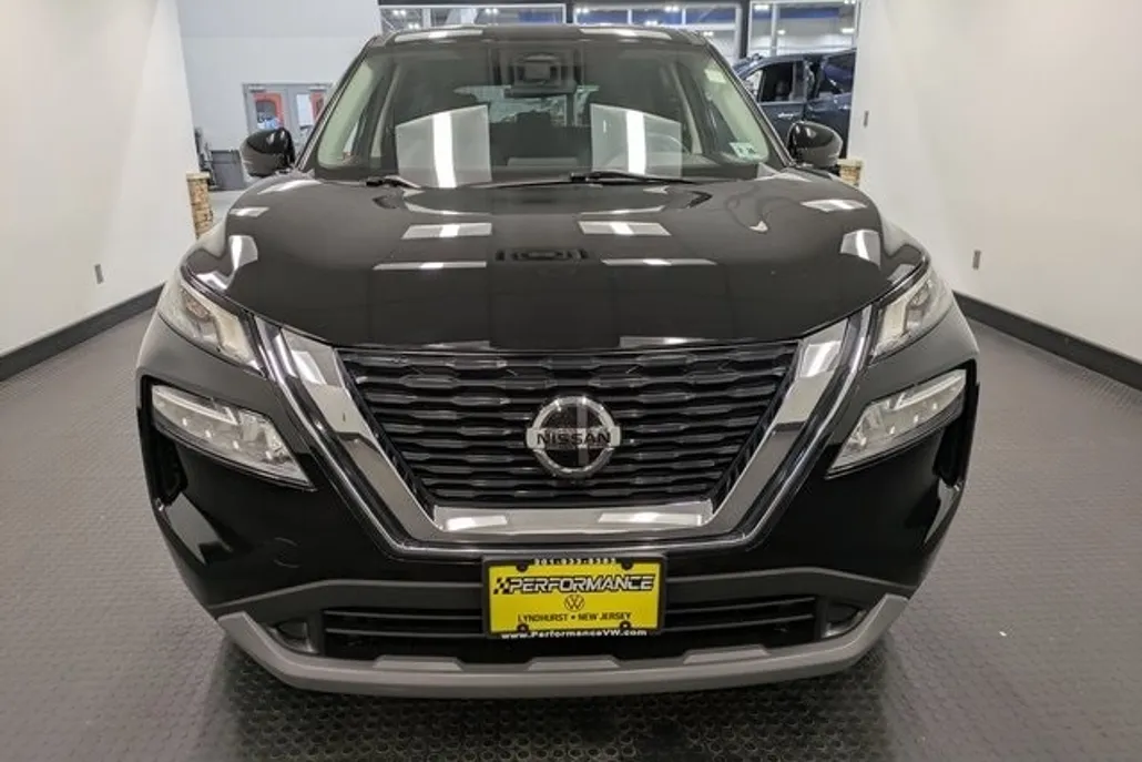 2021 Nissan Rogue SV photo 1