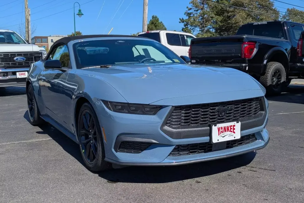 2025 Ford Mustang EcoBoost photo 1