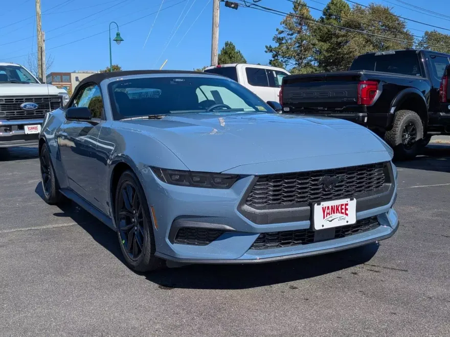 2025 Ford Mustang EcoBoost photo 1