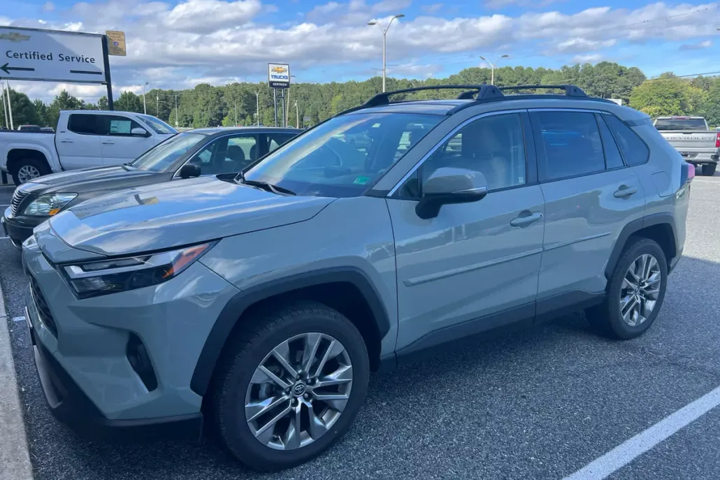 2022 Toyota RAV4 XLE Premium photo 1