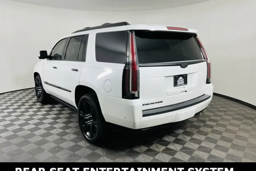 2017 Cadillac Escalade Platinum photo 1