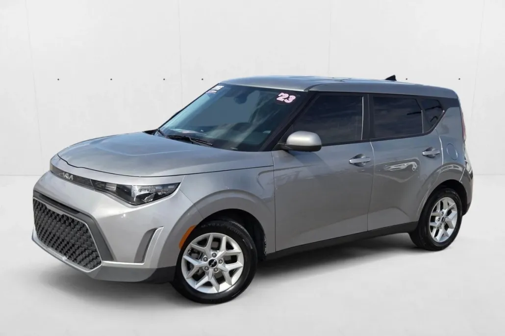 2023 Kia Soul LX photo 1