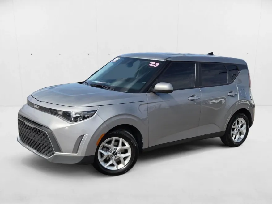 2023 Kia Soul LX photo 1