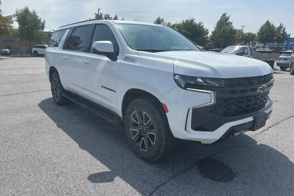 2023 Chevrolet Suburban Z71 photo 1