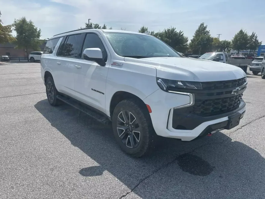 2023 Chevrolet Suburban Z71 photo 1