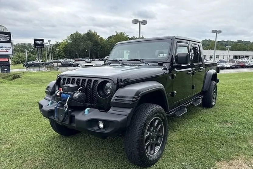 2020 Jeep Gladiator Sport S photo 1