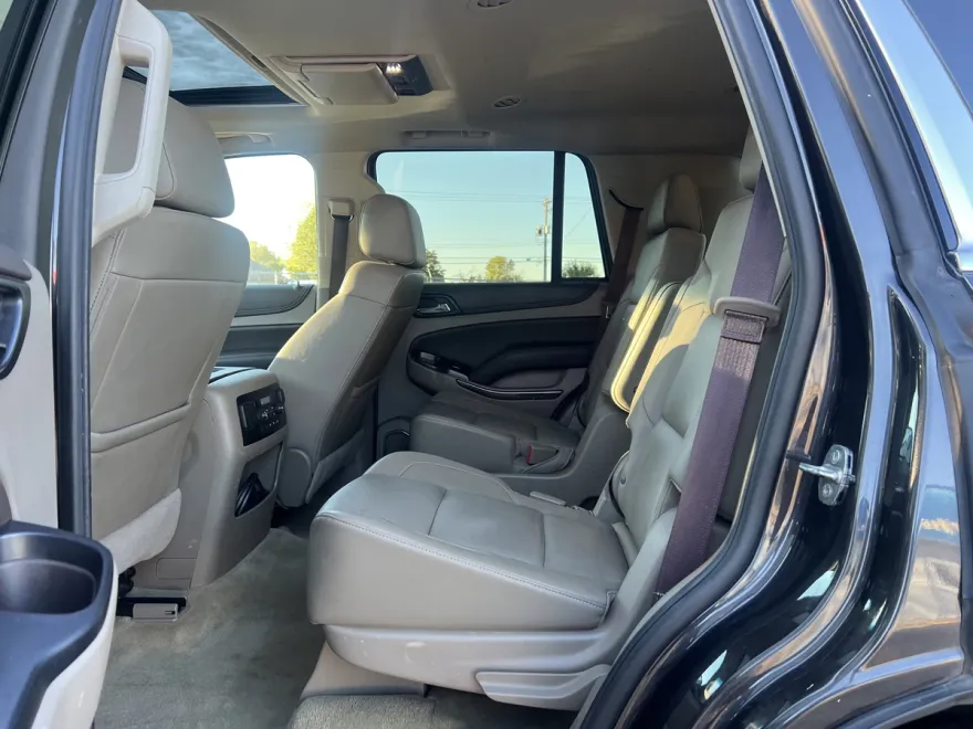 2017 Chevrolet Tahoe LT photo 1