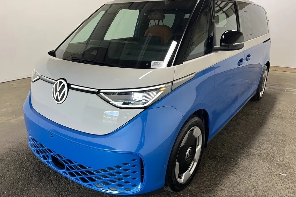 2025 Volkswagen ID. Buzz Pro Plus photo 1