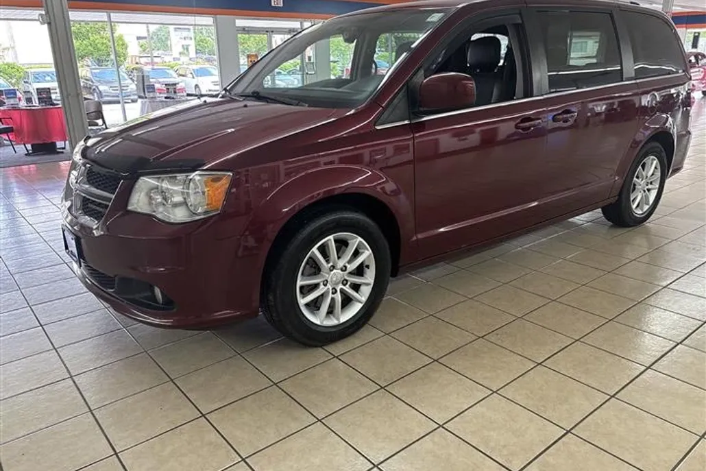 2018 Dodge Grand Caravan SXT photo 1