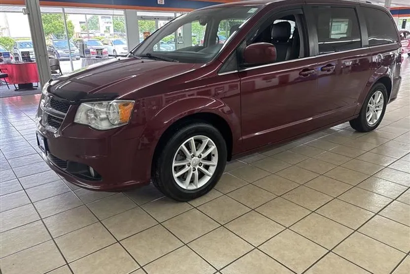 2018 Dodge Grand Caravan SXT photo 1