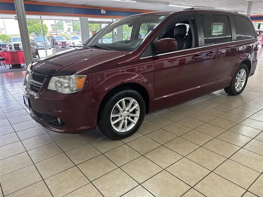 2018 Dodge Grand Caravan SXT photo 1