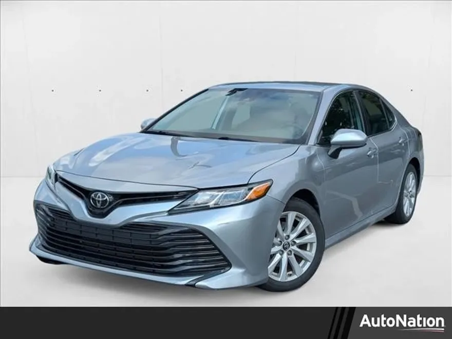 2019 Toyota Camry LE photo 1