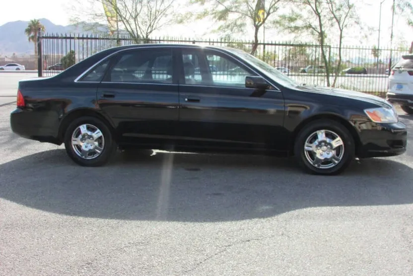 2001 Toyota Avalon XLS photo 1
