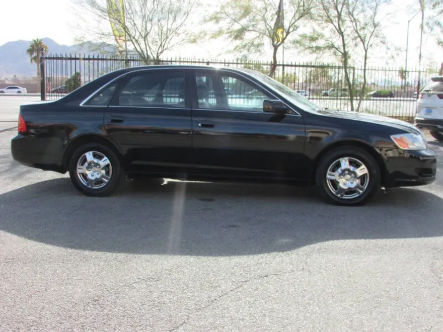2001 Toyota Avalon XLS photo 1