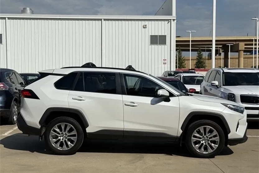 2024 Toyota RAV4 XLE Premium photo 1
