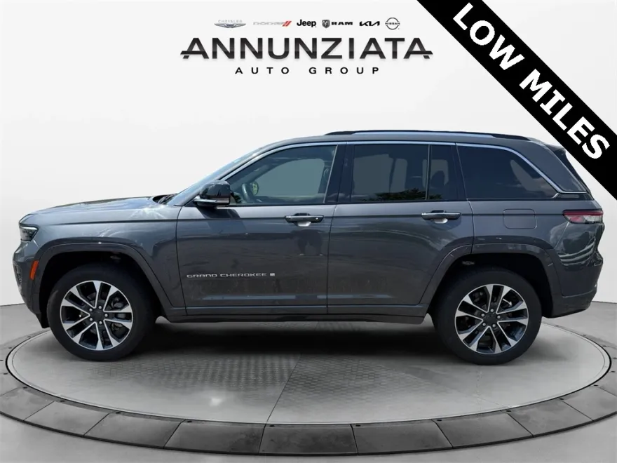 2022 Jeep Grand Cherokee Overland photo 1