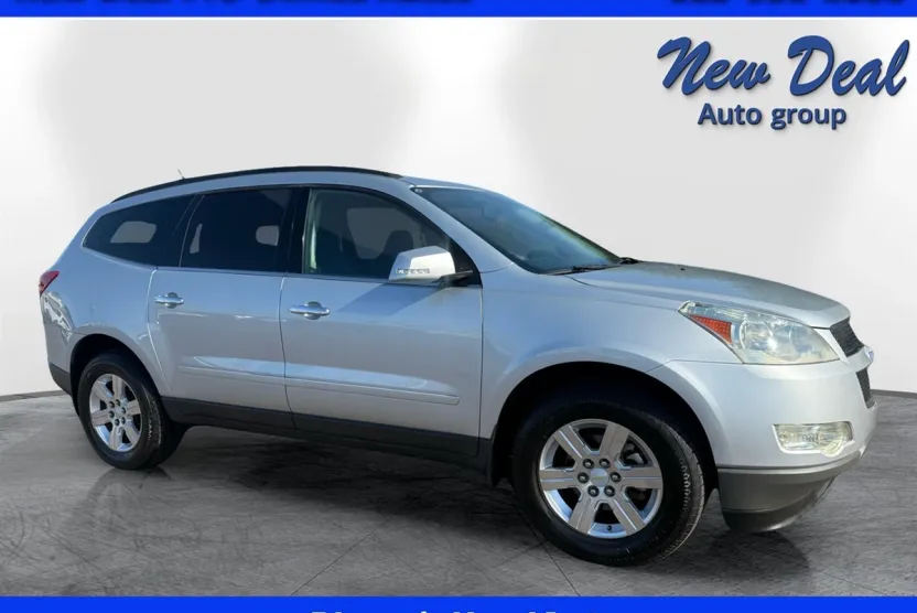 2012 Chevrolet Traverse 2LT photo 1