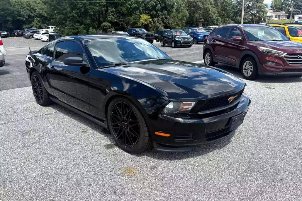 2012 Ford Mustang V6 photo 1