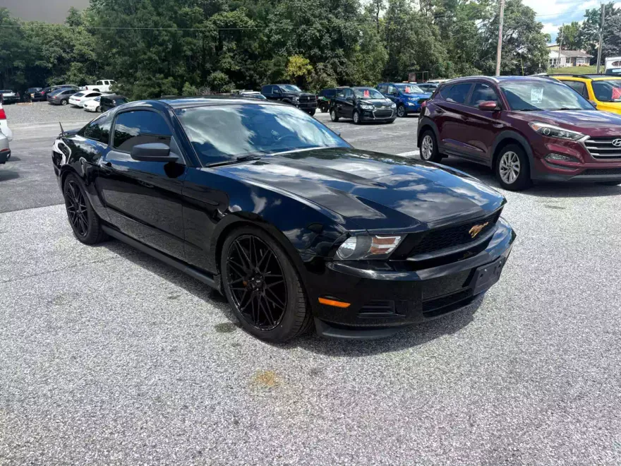 2012 Ford Mustang V6 photo 1