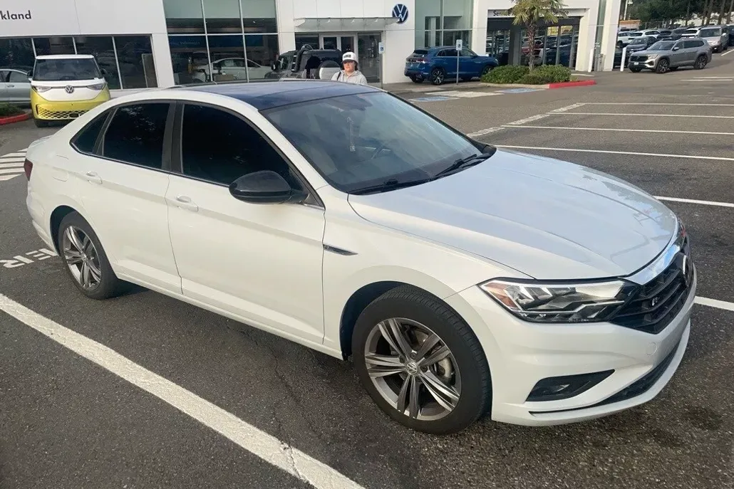 2019 Volkswagen Jetta R-Line photo 1