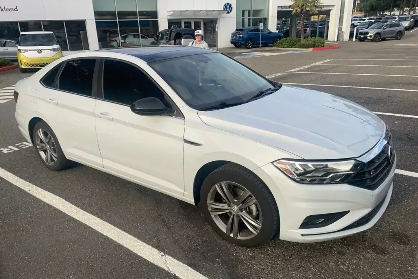 2019 Volkswagen Jetta R-Line photo 1