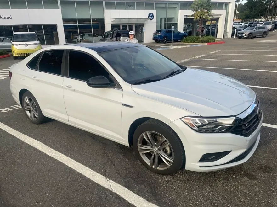 2019 Volkswagen Jetta R-Line photo 1